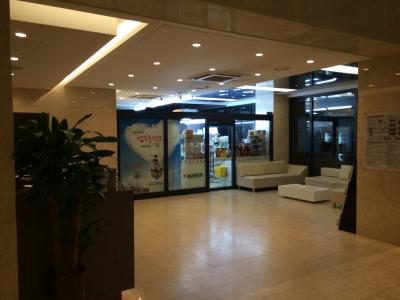 フロント横のセブンイレブン