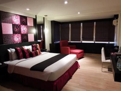 部屋は料金を考えれば豪華、Wifiとボロボロタオルは×