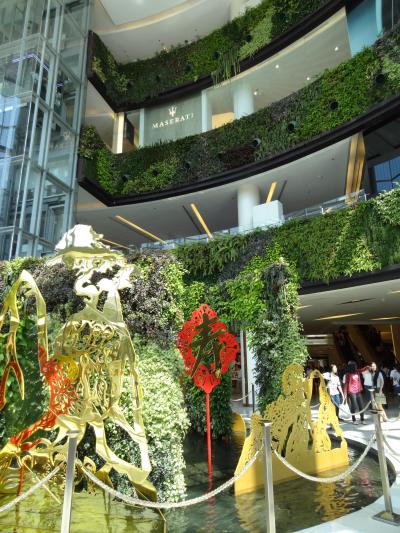 地下のスーパーとフードコートが便利