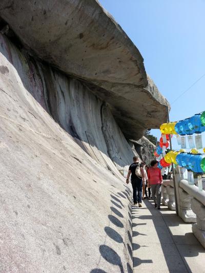 岩と絶景の普門寺は江華島へ行くならお勧めです。