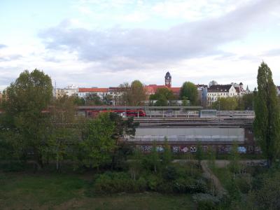 部屋から駅が見えます。