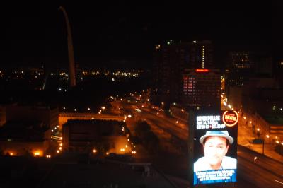 部屋から見られるダウンタウンの夜景