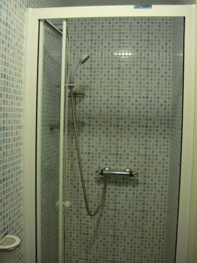 勿論シャワーのみです。狭いかも・・・