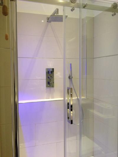 シャワーはきれいです。