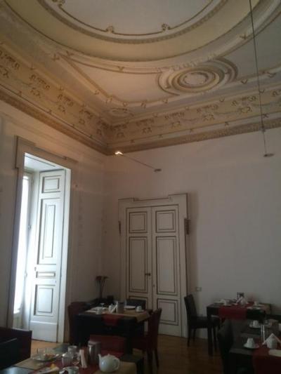 ナポリ旧市街に位置する歴史を感じさせるホテル