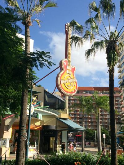 いつもピンバッジを買います。