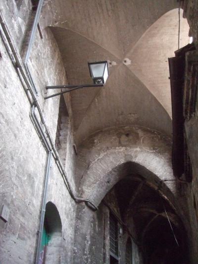 メイン通りからわざと外れて町歩き