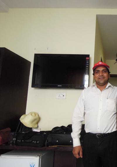 世話係のおじさんです。