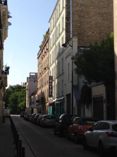 古い、狭い、暗い