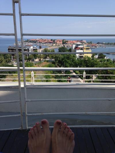 屋上にあるプールからオールドタウンが見える。