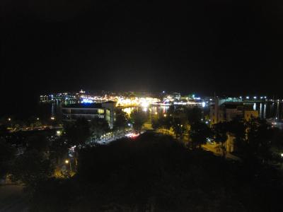 屋上にあるスカイバーからの夜景