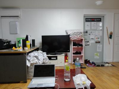 リビング。その時の宿泊客のマナーにもよるのでしょうが・・・