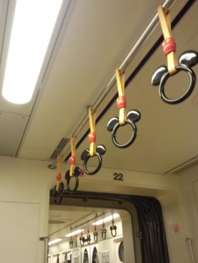 夢の国へ近づくワクワクする電車！