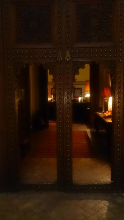 趣のある玄関。外から分かりにくいので注意。