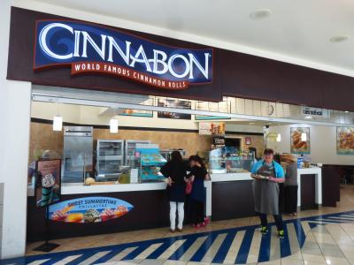 シナボンはアメリカな味。(Cinnabon at Micronesia Mall)