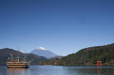 遊覧船を入れて富士山を撮影