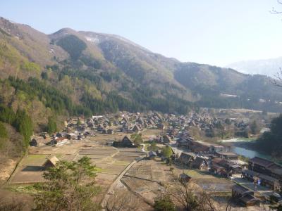 春の白川郷