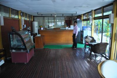 レセプション。門を入るとすぐの建物。ネット接続はここだけ