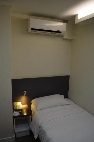 部屋が狭いので隅からとっても全体が写せなかった。