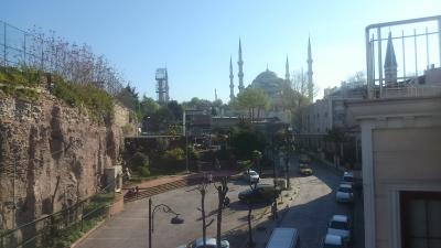 テラスからの眺め、ブルーモスクがすぐ近くです