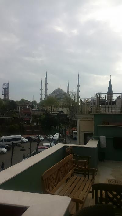 テラスからの眺め、ブルーモスクがすぐ近くです