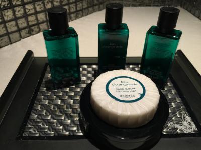 エルメス、他アメニティーボックスには糸ようじまである