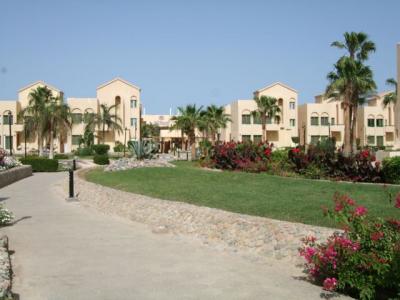 向こう側は、本館