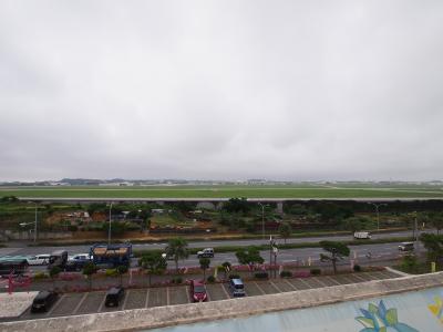 米軍嘉手納基地を一望できる展望台があります