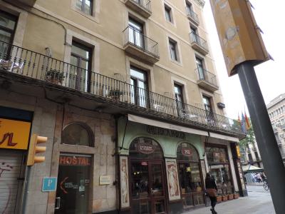 分かりづらいけど、ホステルの入り口