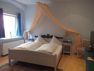 天蓋付きベッド