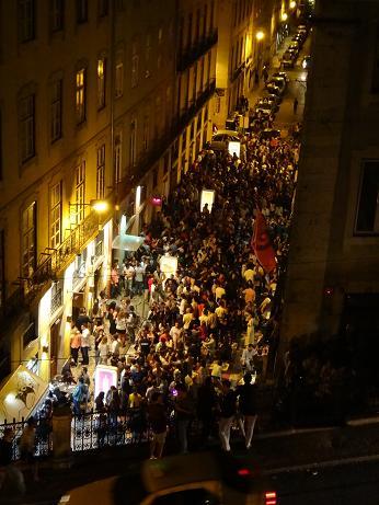 夜中から明け方はこの騒ぎ