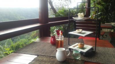 これが無料のアフタヌーンティ…だと…？