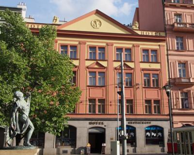 中心地からは歩ける距離です。