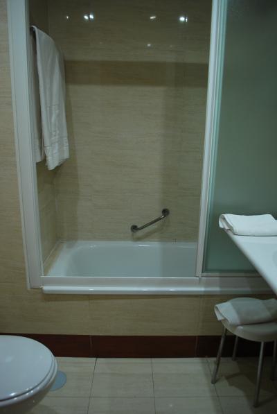 小さいですが、バスタブつきでした