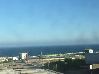 １２階の部屋から海を眺める