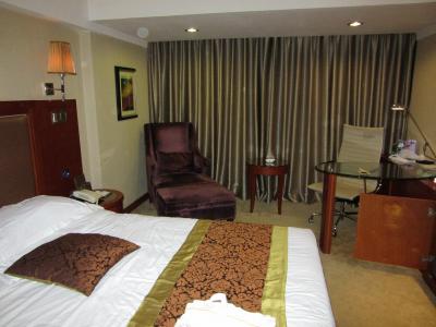 作業机とリ応接チェア