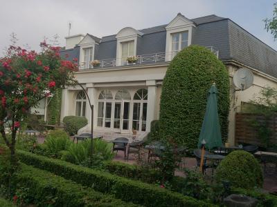 落ち着いた住宅街にあるホテル