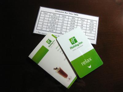 仁川空港行きバスのスケジュール表、バス停はホテル前でした