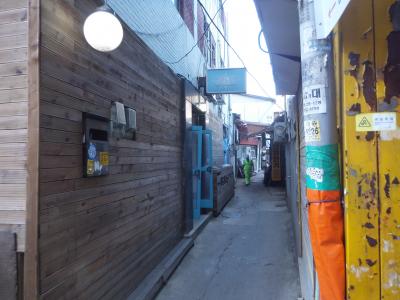 観光に便利な場所にあり、バックパッカー向き。