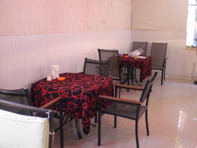 別棟の食堂です。主として朝食用に使われていました。