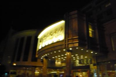 シャングリラ行きのバスターミナルが目の前♪