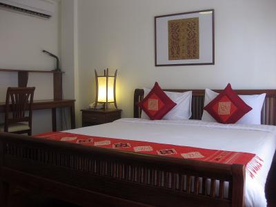 ファブリックにもラオスを感じられます