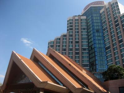 さすがイサーン地方随一のホテル、堂々とした外観です