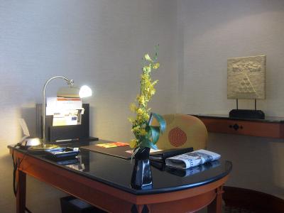 デスクも大きく、使い勝手の良い客室です