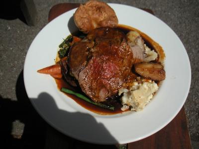 ローストラム　ミントソースでなく赤ワインのグレービーでした