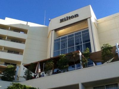 ガーデンから見上げる