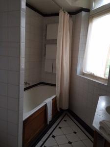 こじんまりとしたバスルーム