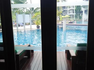 プールアクセス