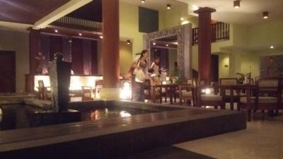 フロントおよび朝食会場