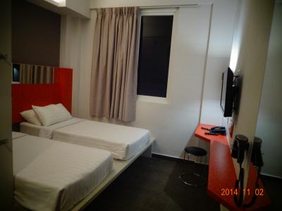 寝るだけなので狭いです。